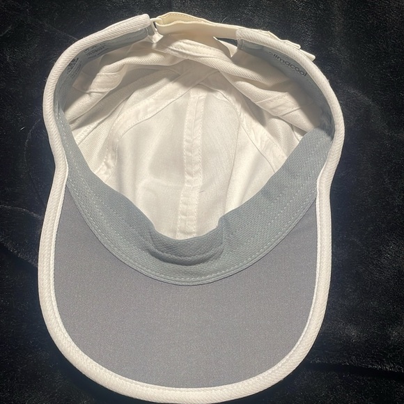 Adidas hat - Picture 2 of 2